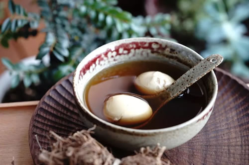 艾草根煲鸡汤功效