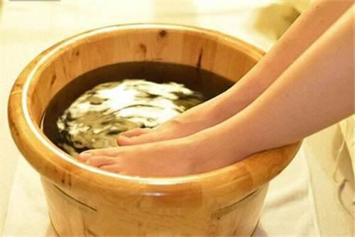 艾叶泡脚的功效