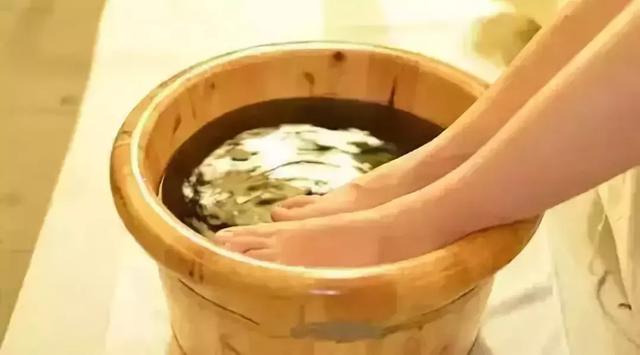 艾叶泡脚，功非小补