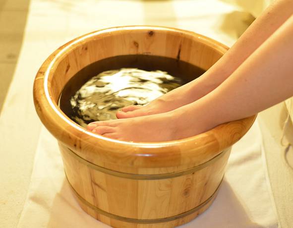艾草泡脚