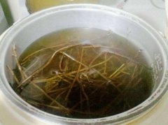 艾草根煲老鸡的功效和作用