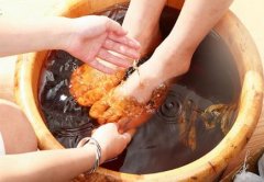 艾叶生姜泡脚可缓解痛经