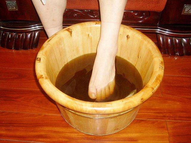 艾草泡脚能去湿气吗