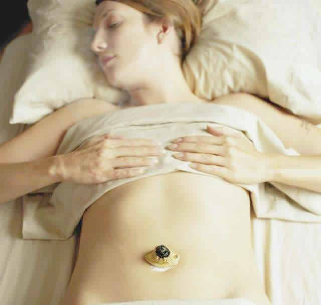 艾灸穴位肚脐眼往下