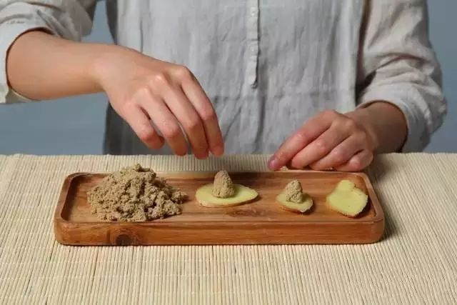 隔姜灸
