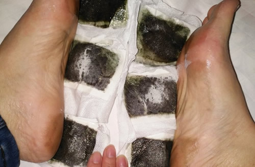 艾草足贴变黑真的排毒吗