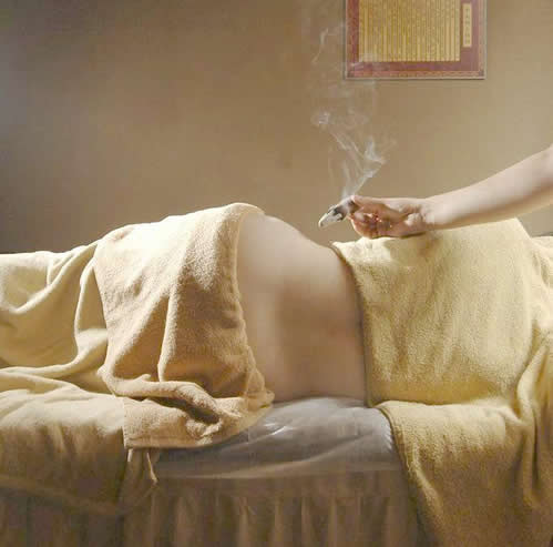 女性艾灸的图片大图