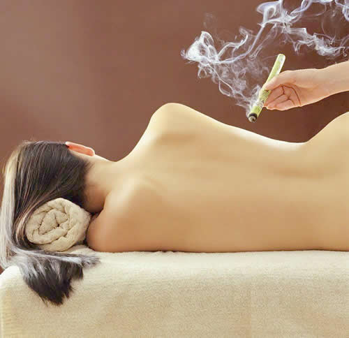 女性艾灸的图片大图