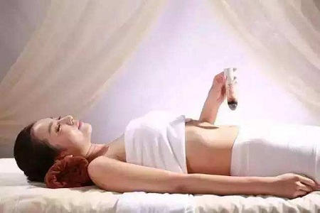 女性艾灸的图片大图