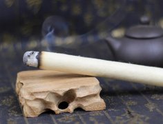 在家熏艾条有什么作用,房间熏艾条的正确方法